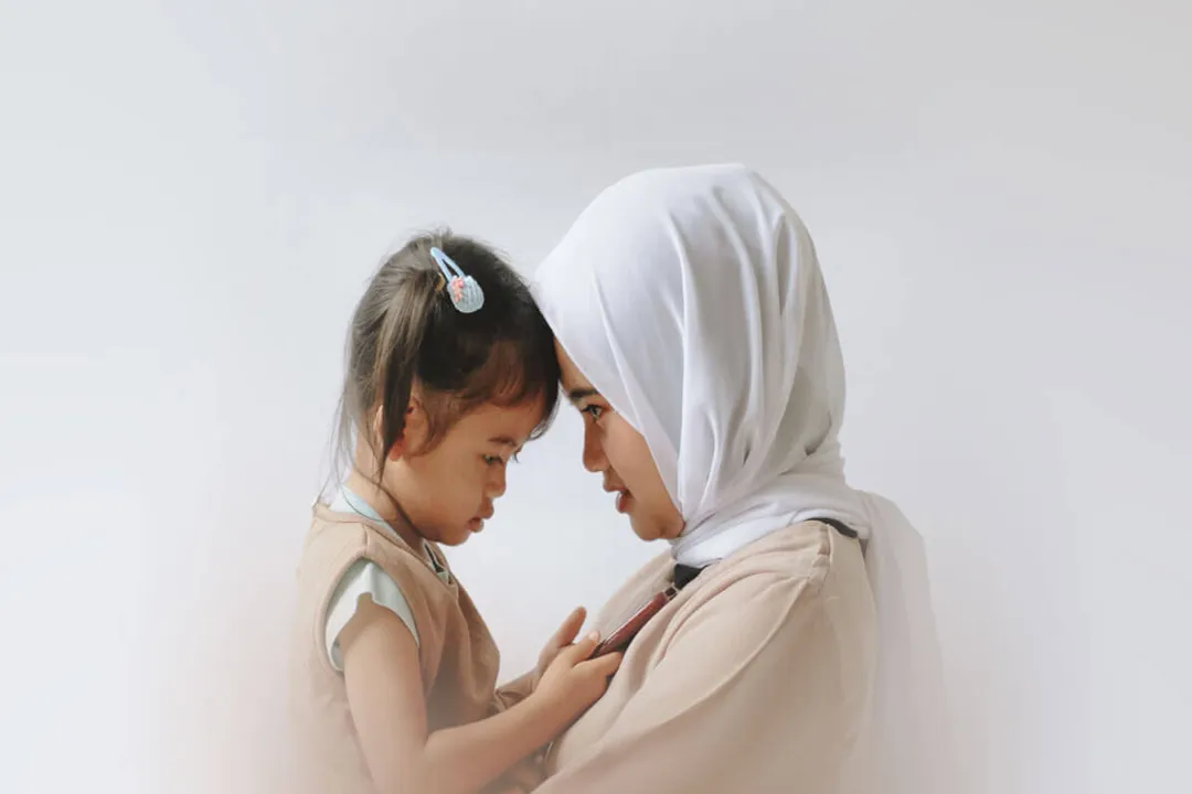 Rüyada anne eli öpmek, Yaşayan Anne
