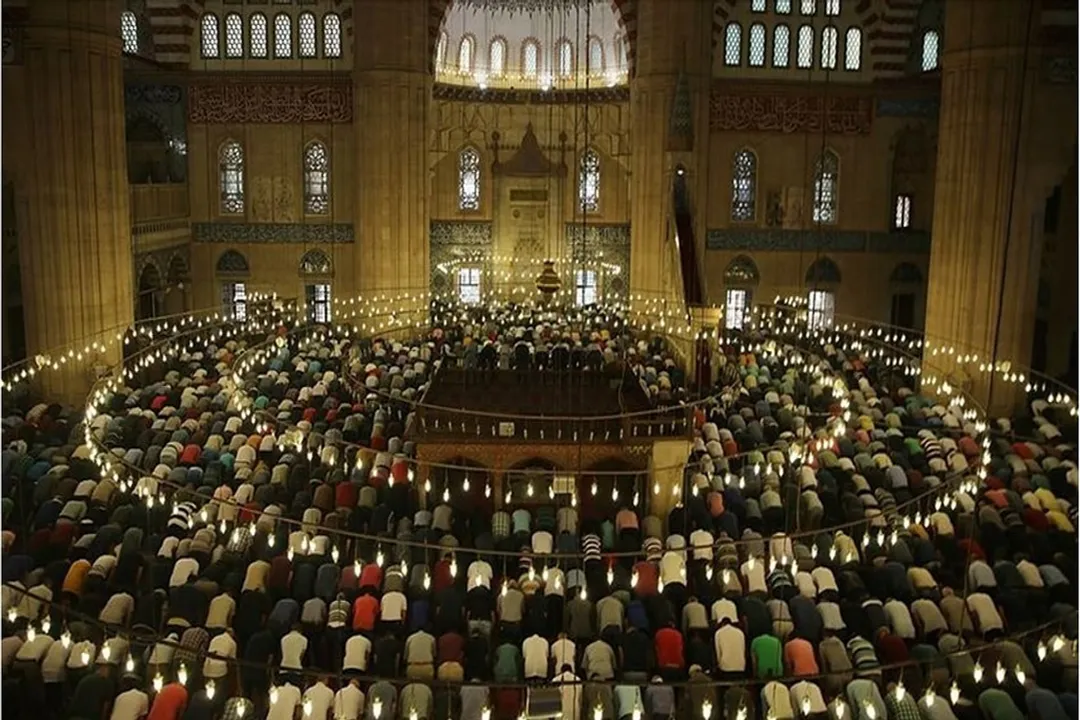 Rüyada beraber namaz kılmak, Mekânın Etkisi