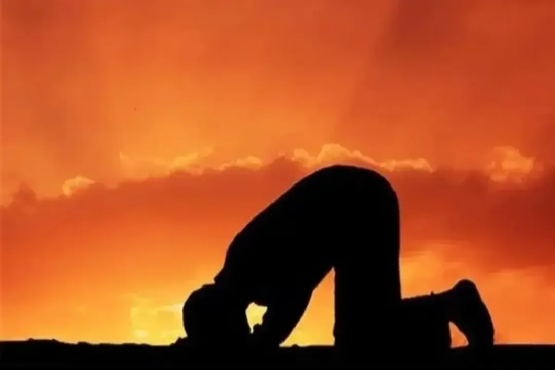 Rüyada kendini namaz kılarken görmek