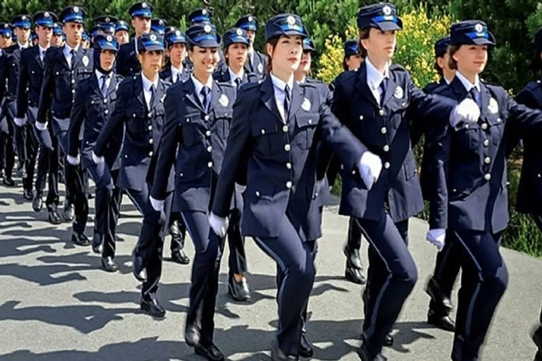 Rüyada polis çağırmak, Otorite Figürleriyle İlişki Kurmak