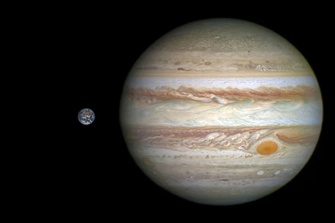 How does clearing the neighborhood define a planet?