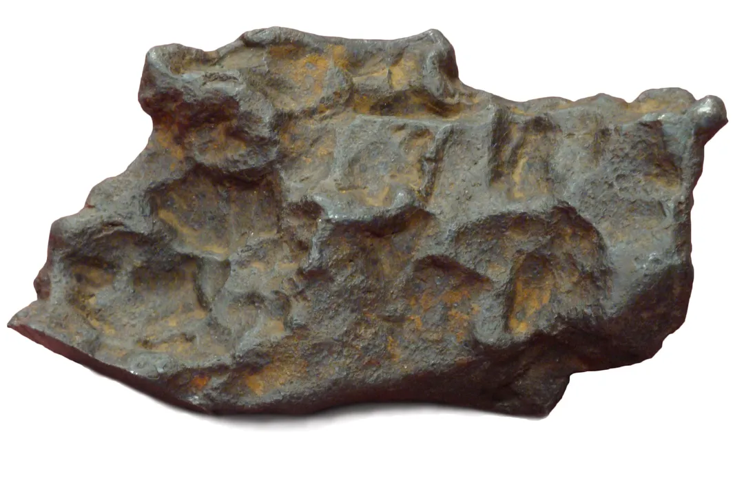 What are meteor fragments that reach the ground called?, Meteorite Classification