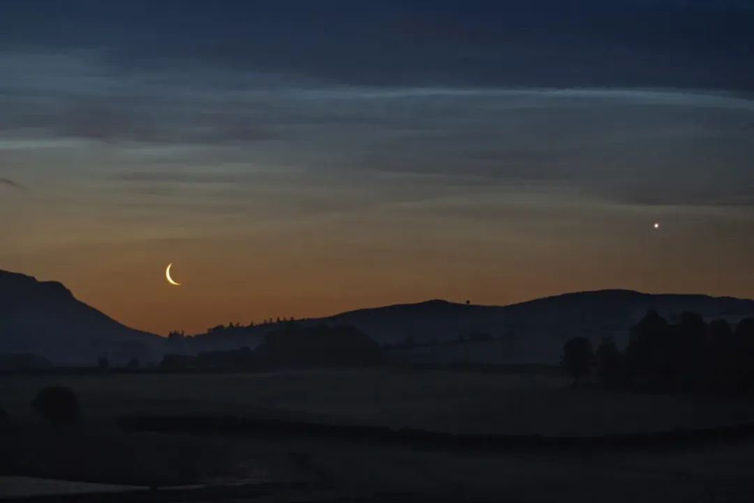 What is the bright planet in the early morning sky?, Observing Techniques