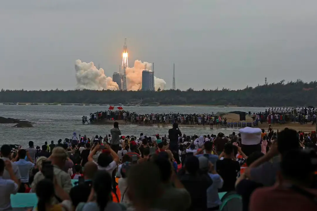 What is the Chinese space capsule called?, Crew Transport Design