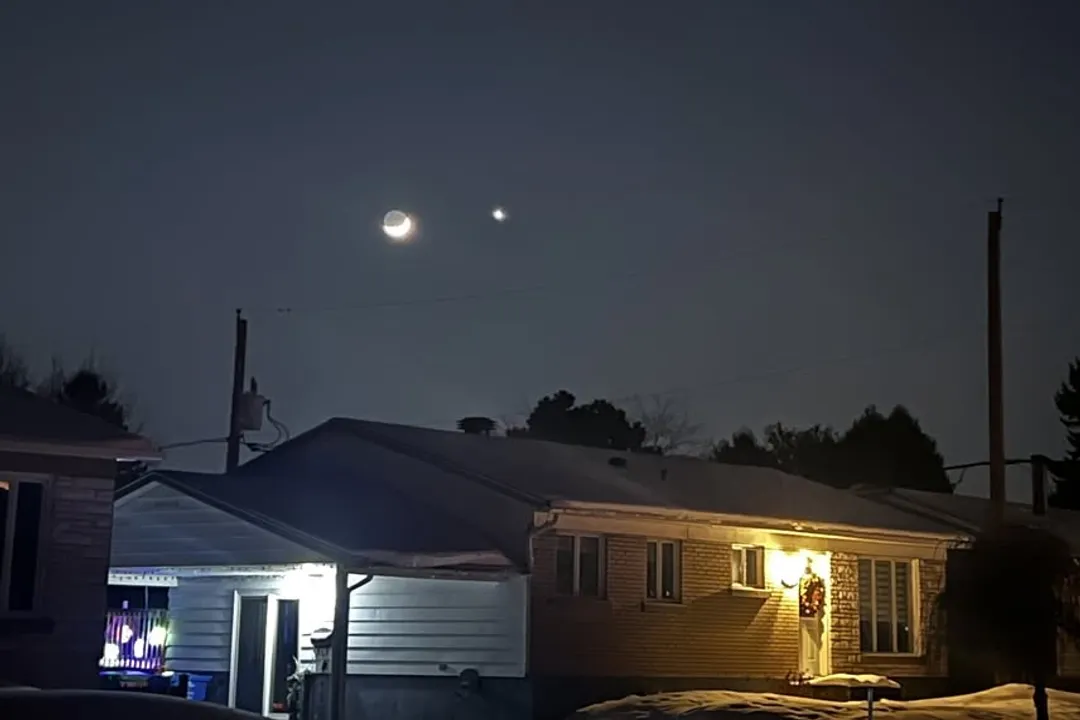 What is the really bright star right beside the Moon?, Planetary Proximity