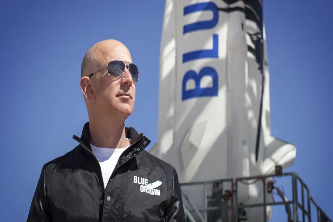 When can you be called an astronaut?, Commercial Blur