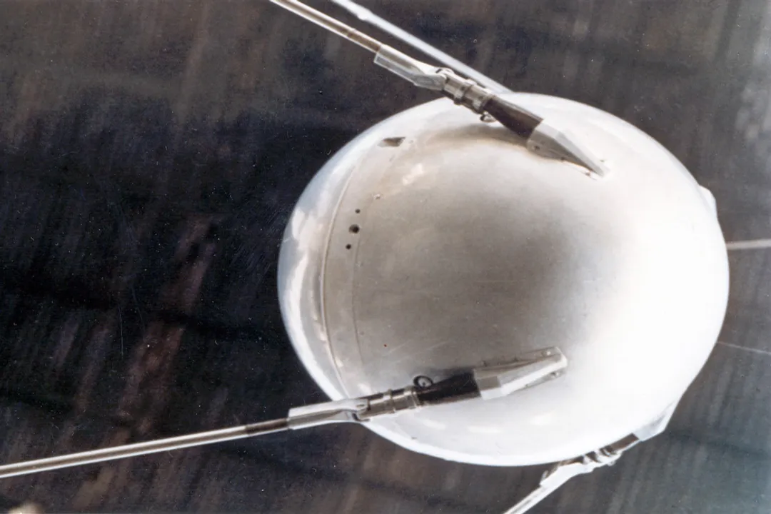 Who discovered that the Moon has craters?, Naming Surfaces