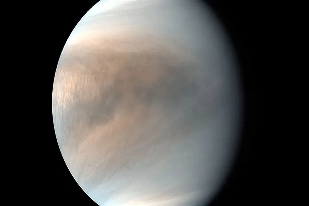 Why does Venus look like its flickering?