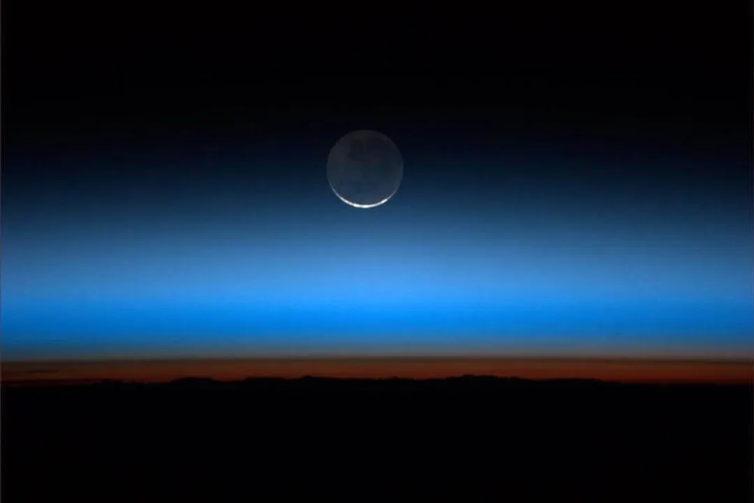 Can Venus be seen in the western sky?