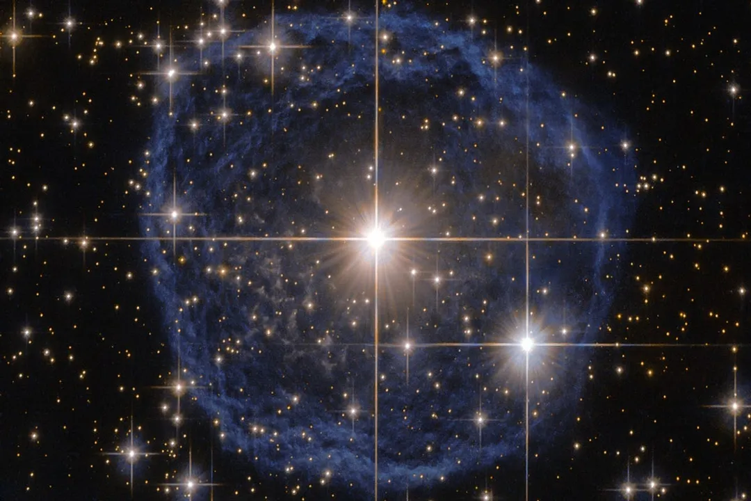 Do more massive stars shine longer?