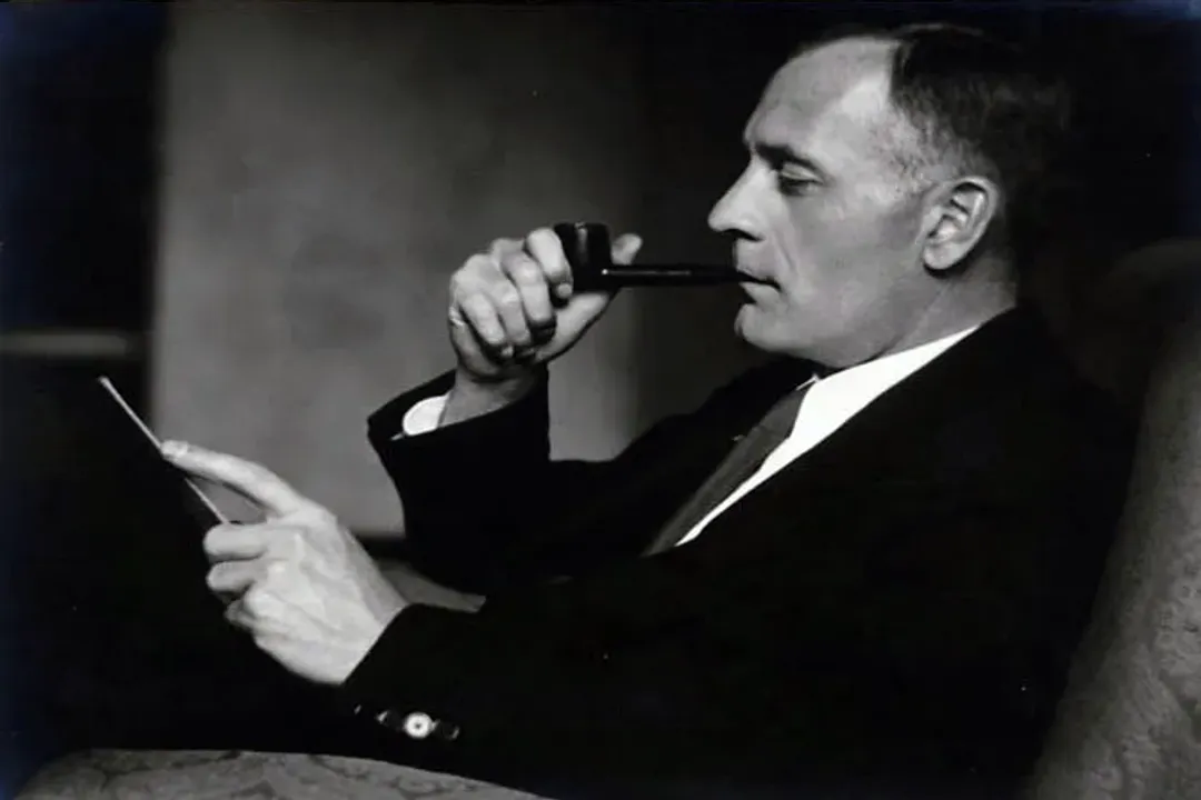 How did Edwin Hubble prove that Andromeda is not a nebula in our galaxy?, Finding Standard Candles