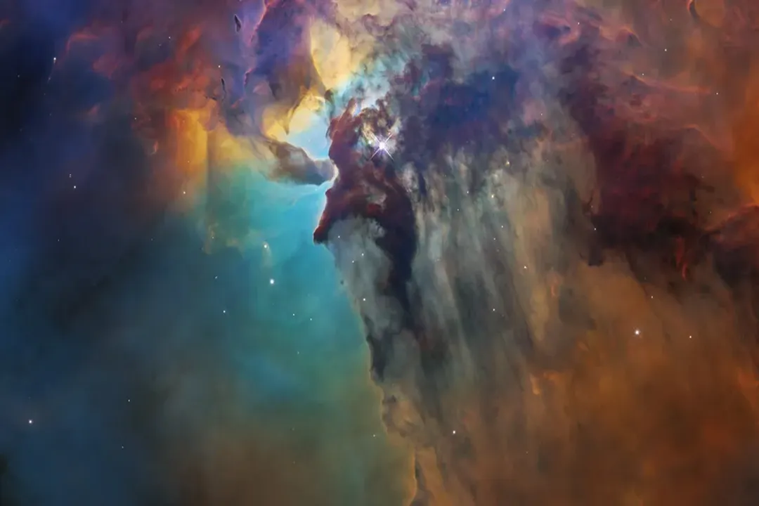 Is the black eye galaxy redshift or blueshift?, Appearance And Structure