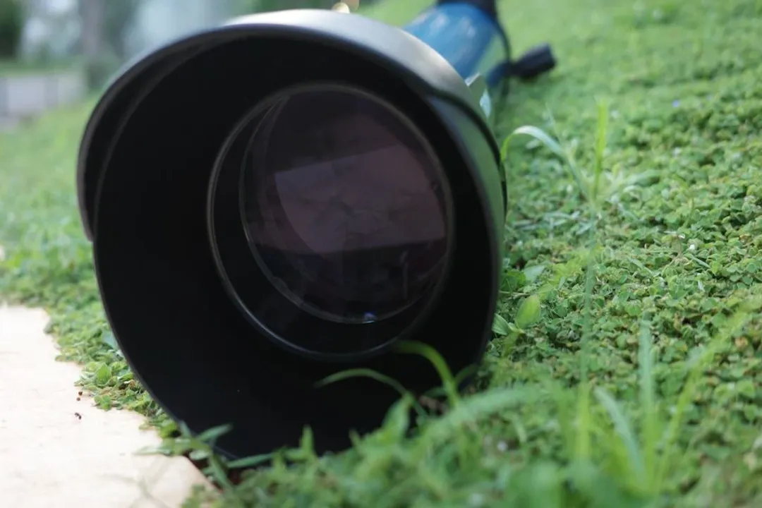 What are the disadvantages of an astronomical telescope?, Mechanical Sensitivity