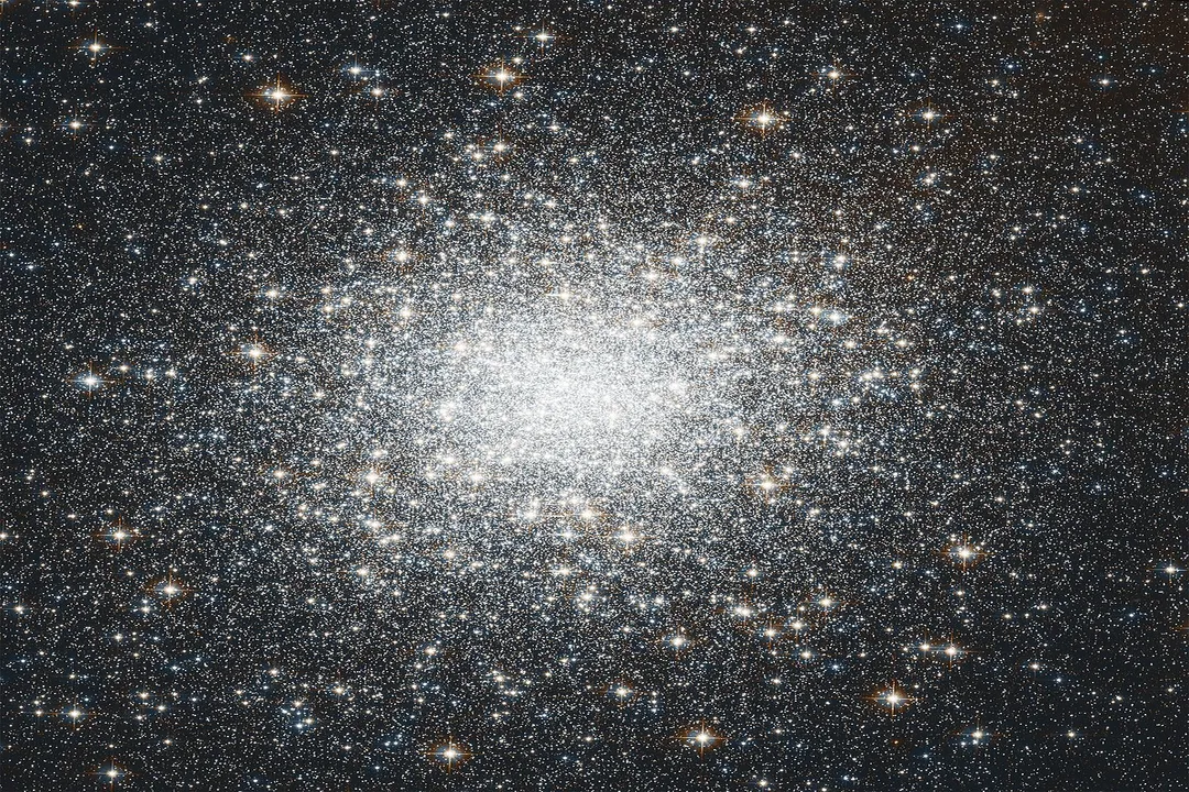 What do all stars in a globular cluster have in common?