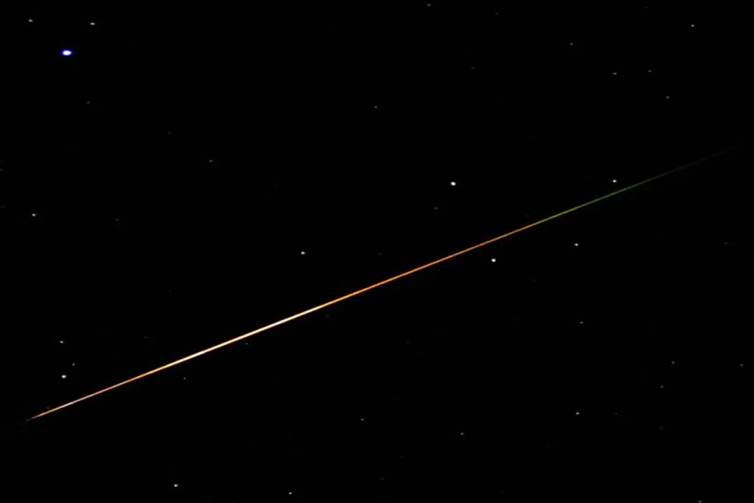 What makes a meteor burn purple?