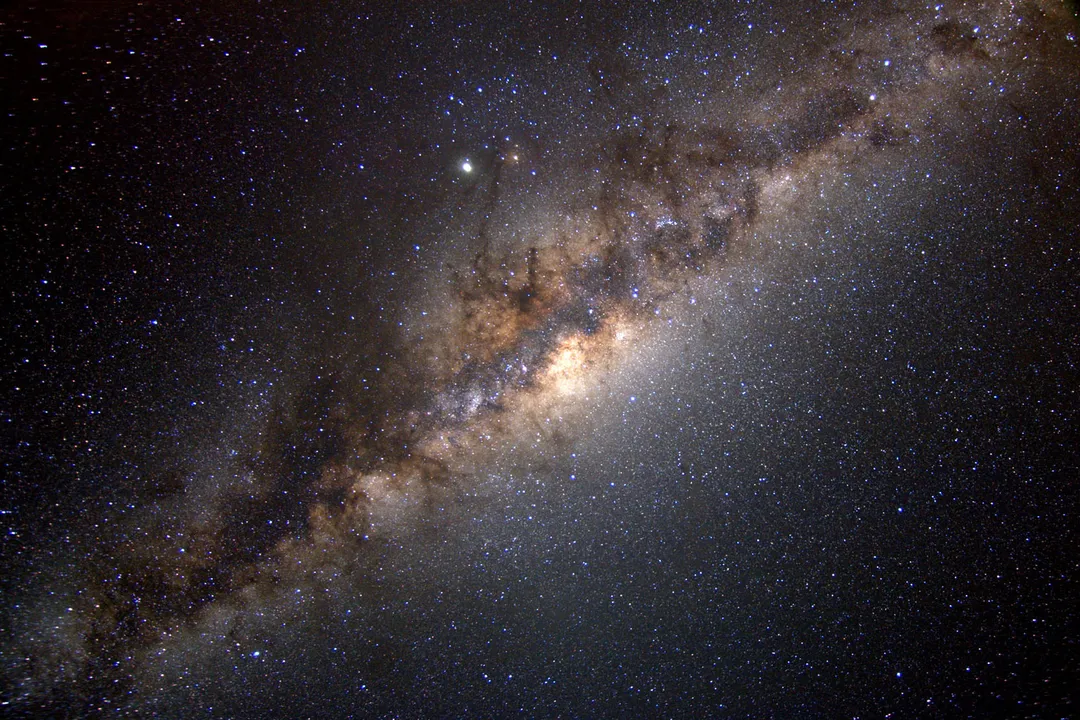 Where are the oldest stars in the galaxy mostly found?