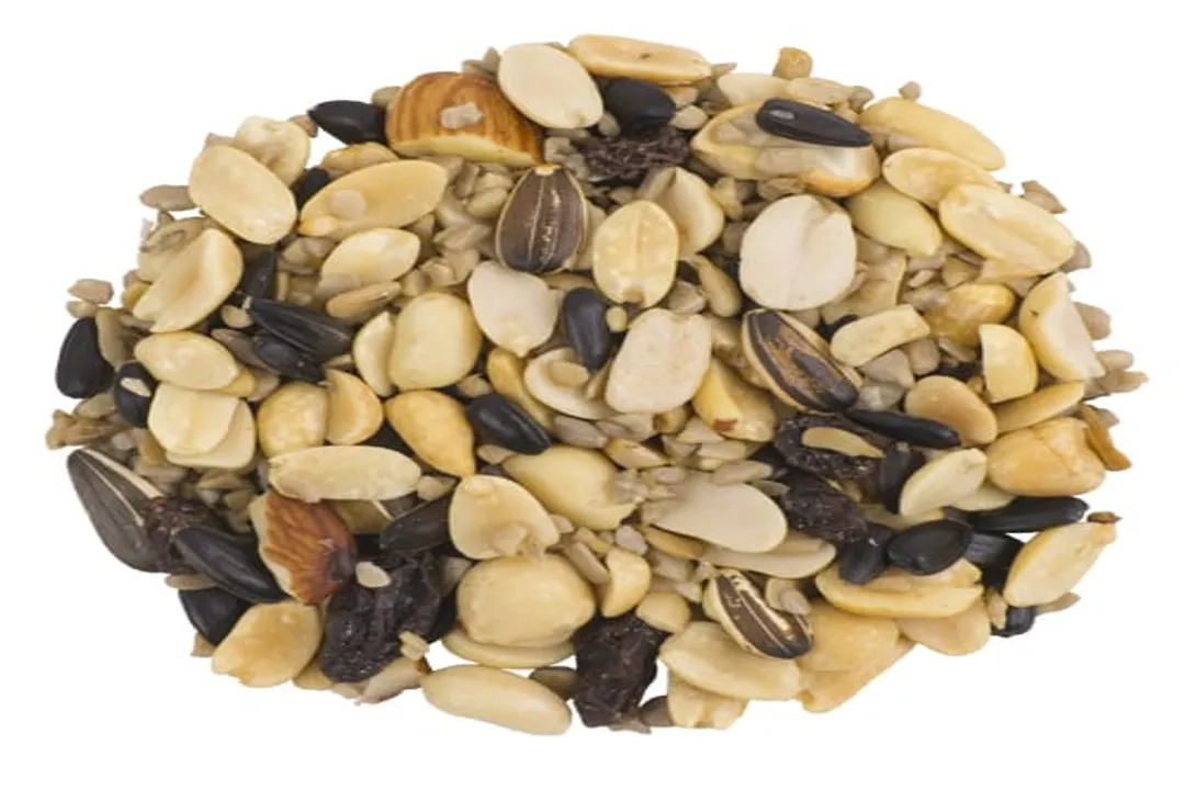 How can you attract great kiskadees?, Hunting Behavior