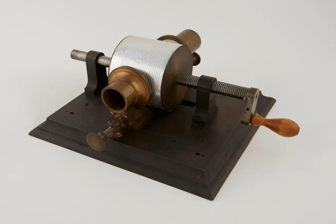 How did people react to the phonograph?, Private Music