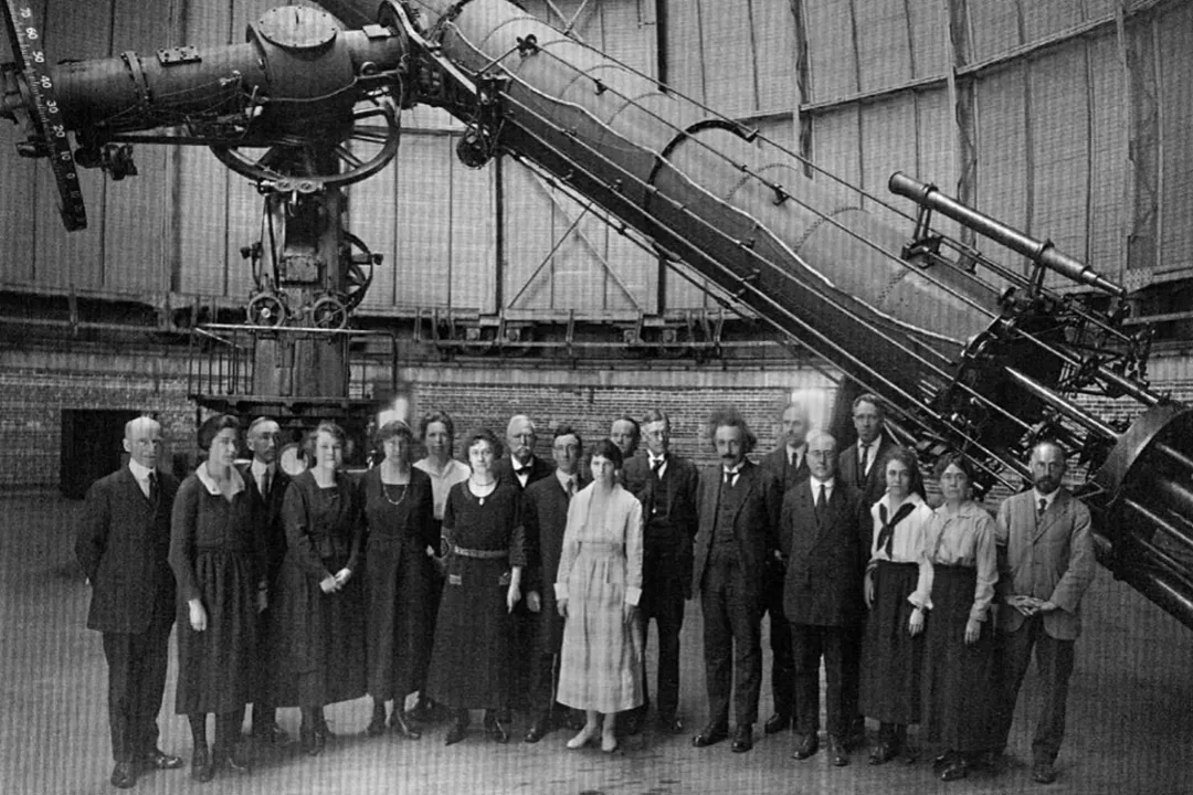 How did the reflecting telescope impact astronomy?, Aperture Gains