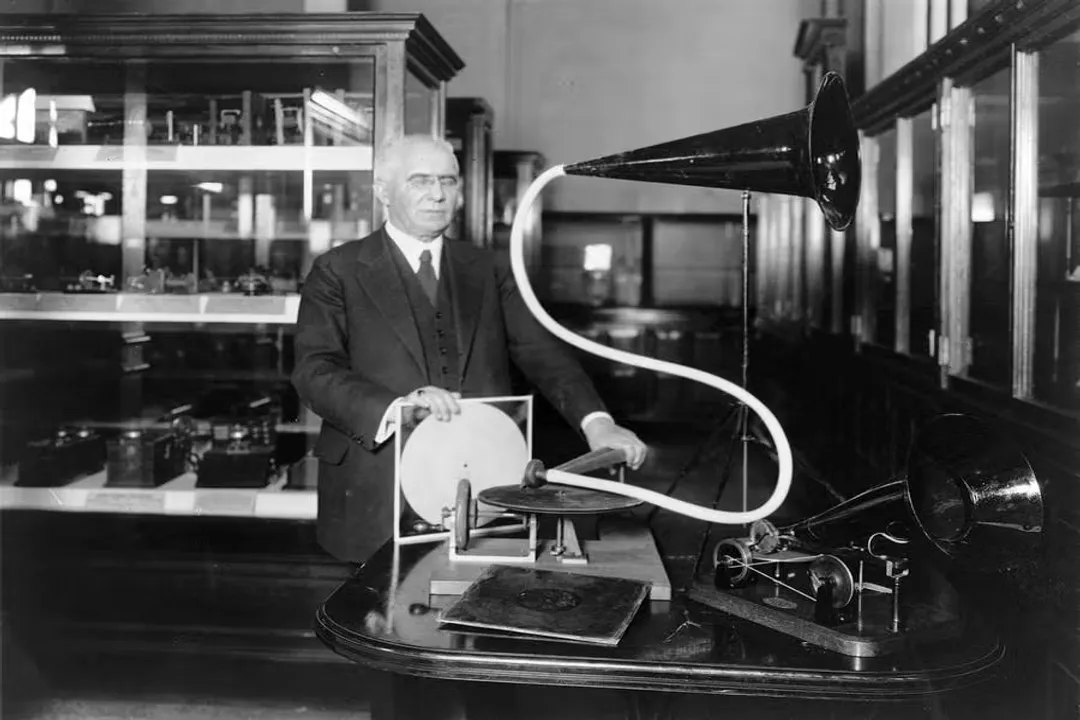 What are some interesting facts about the gramophone?, Sound Mechanics