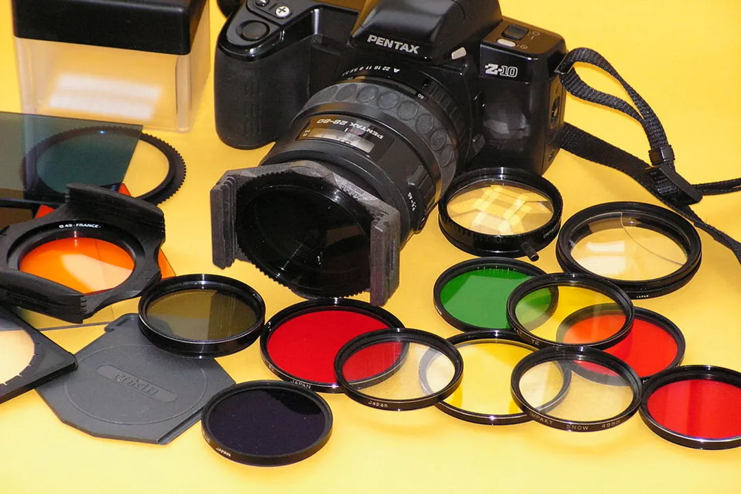 What determines color perception?, Light Spectrum