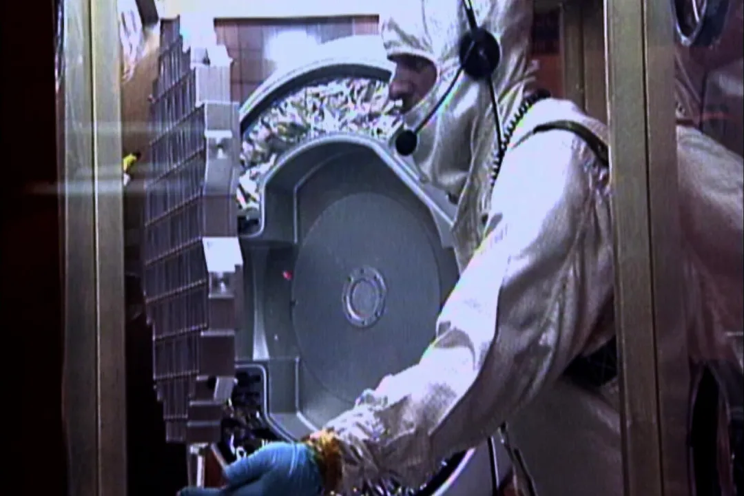 What do comets contain that is important to life on Earth?