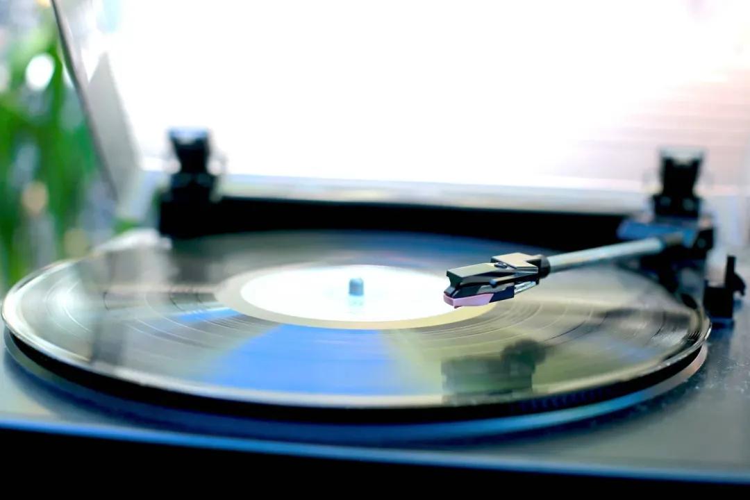 What impact did the gramophone have on society?, Cylinder Contrast