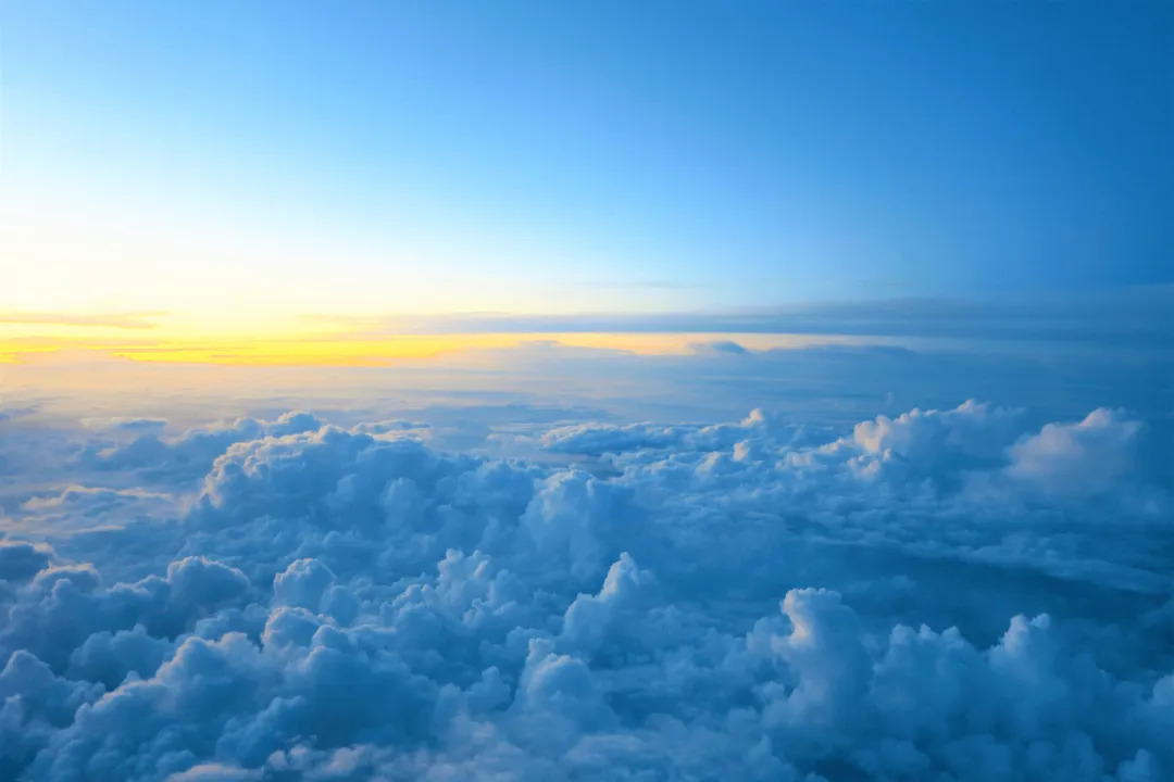 What is the actual color of a cloud?, Perception Versus Reality