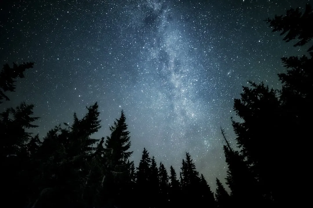What is the best weather for stargazing?
