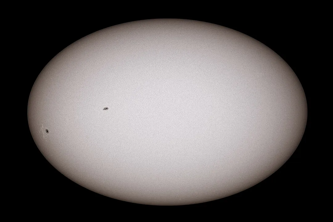 What is the real color of a sun photo?