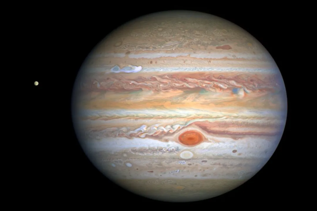 What is the real color of space?, Blackness Appearance