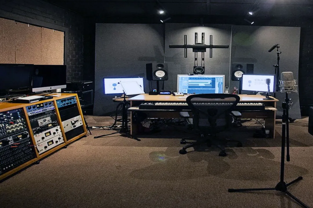 What was used before megaphones?, Hand Shaping