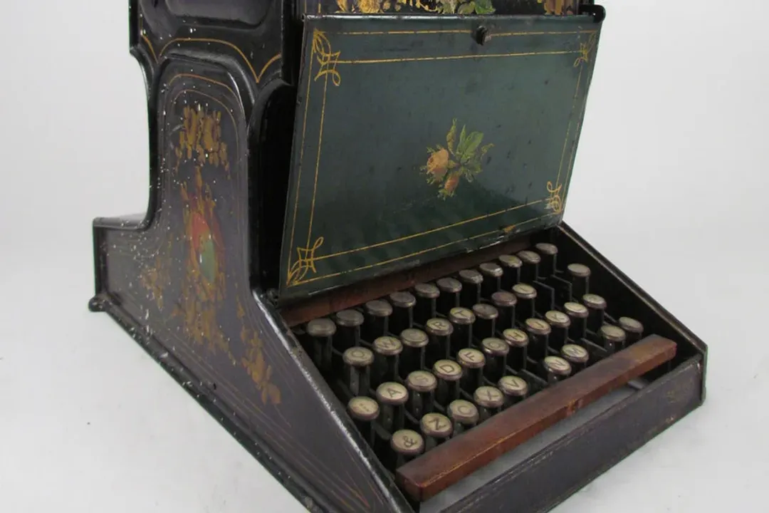 Which company marketed the first typewriter?, Machine Details