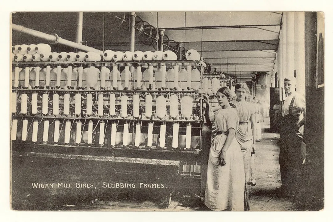 Which machine helped to manufacture cloth faster?, Power Loom Acceleration