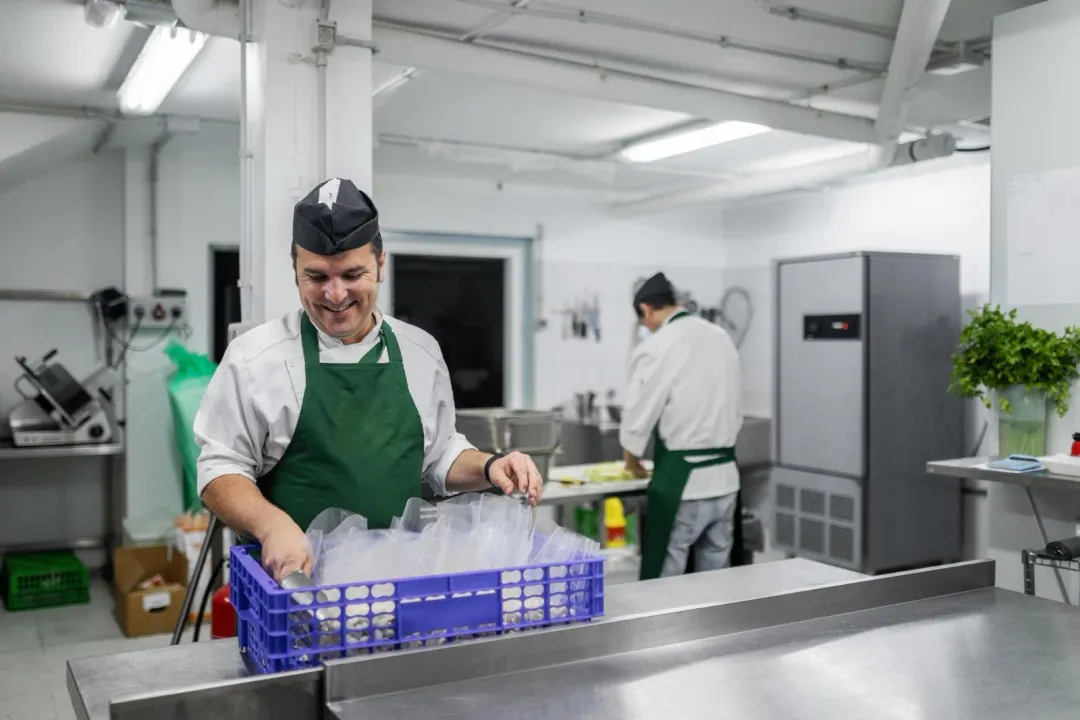 What specific requirement did the 1906 Meat Inspection Act impose on meat processing?