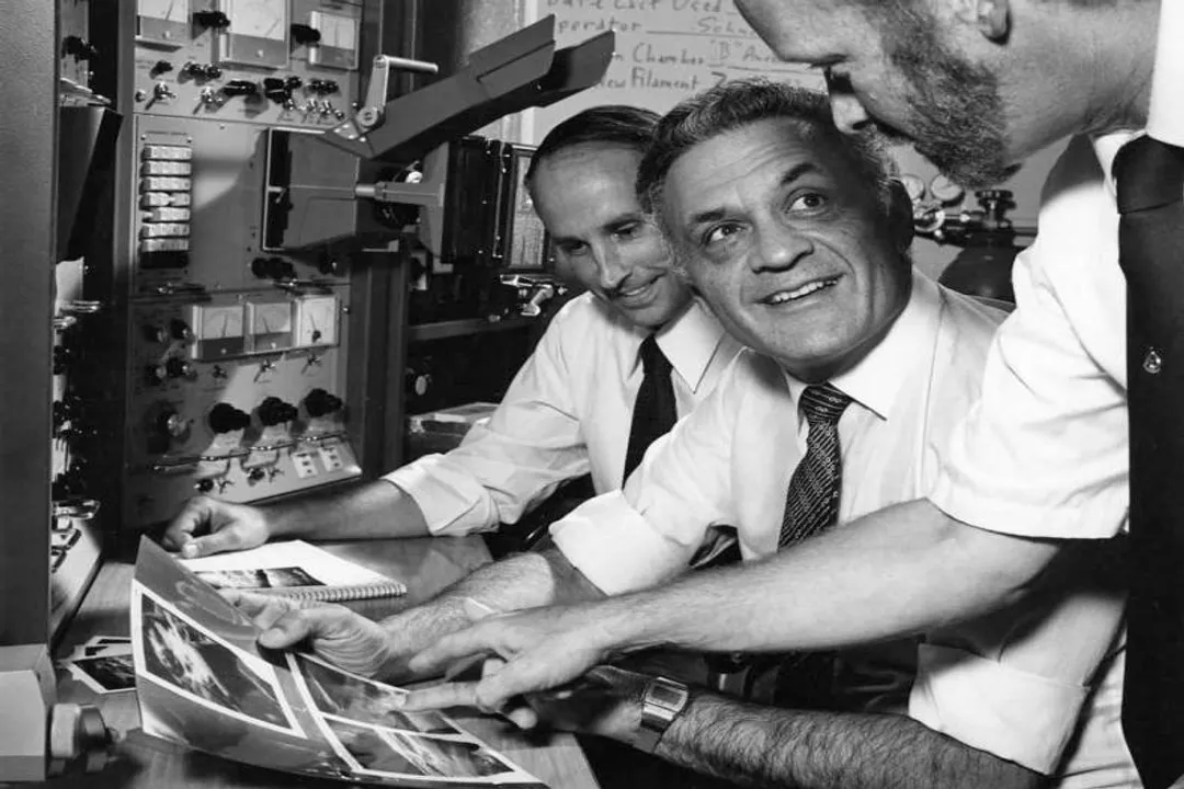 Who invented noise-canceling headphones?, Aviation Inspiration