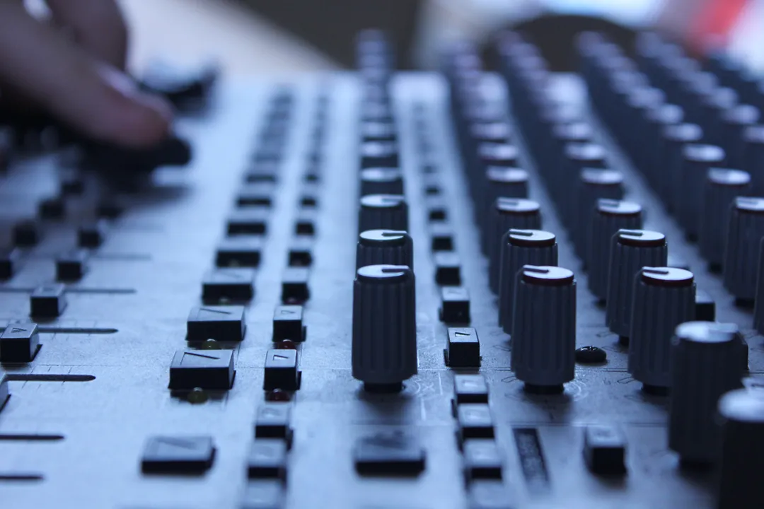 Who invented soundproof rooms?, Science Emerges