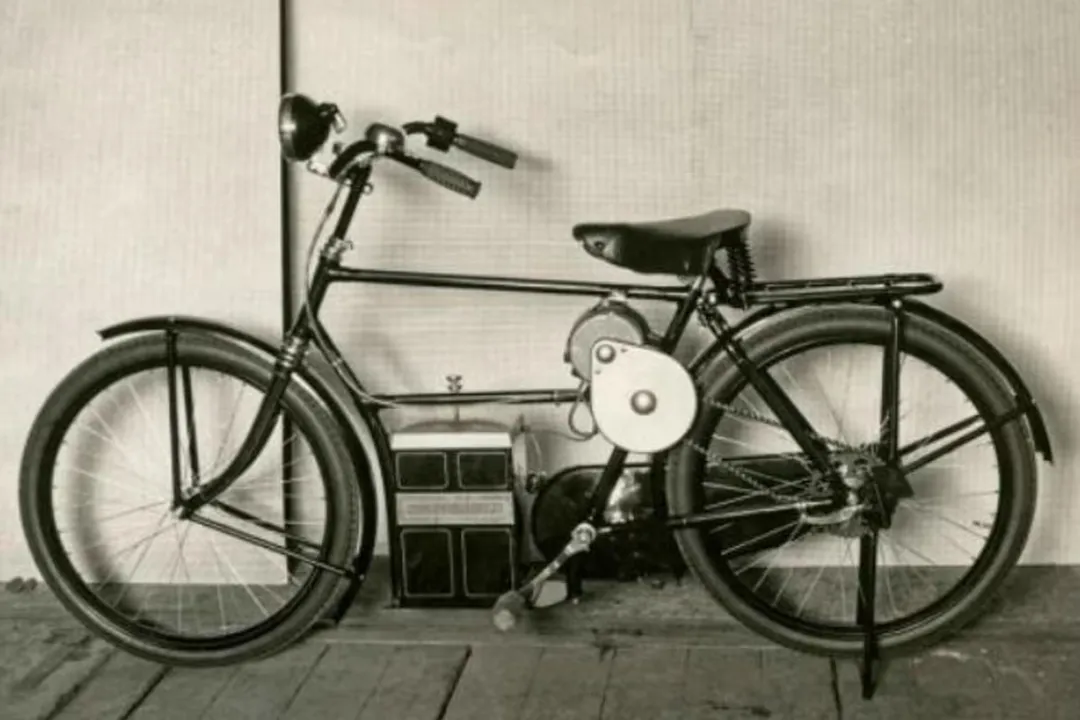 Who invented the first bicycle without pedals?, Machine Details