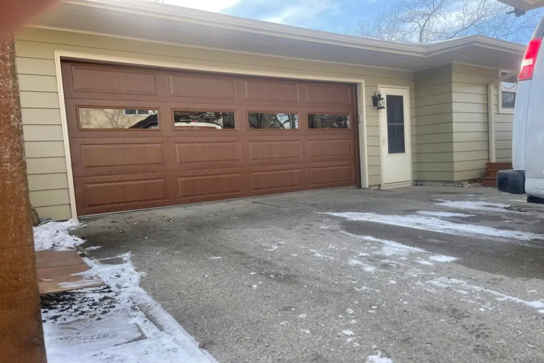 Who invented the first garage door?, Manufacturing the Standard