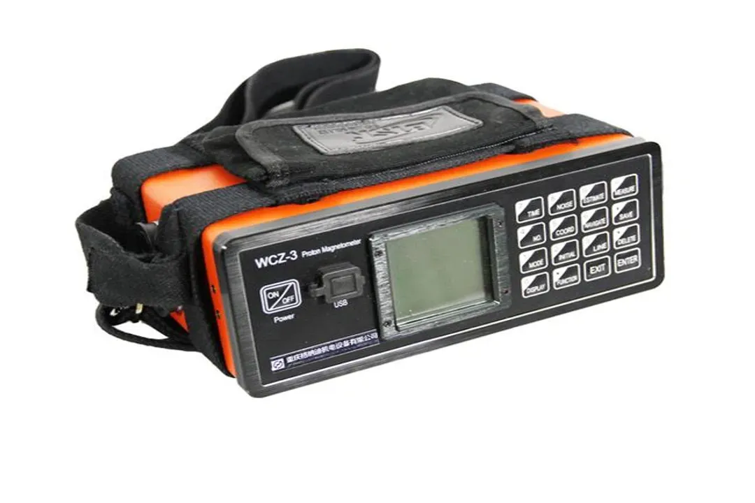 Who invented the first magnetometer capable of measuring the absolute magnetic intensity?