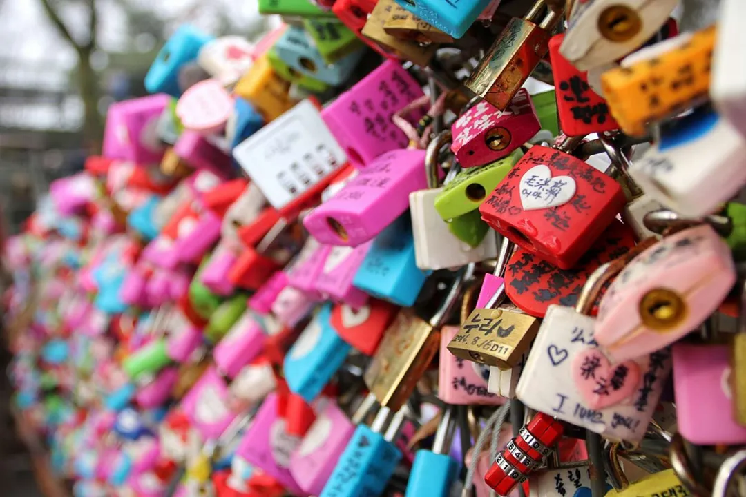 Who invented the lock mechanism?