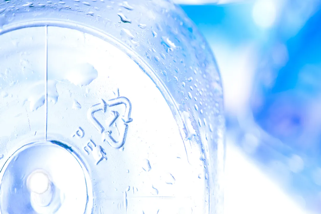 Who made the first plastic soda bottle?, Glass Revolution