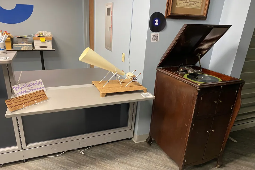 Who made the first record sound device?, Visual Traces