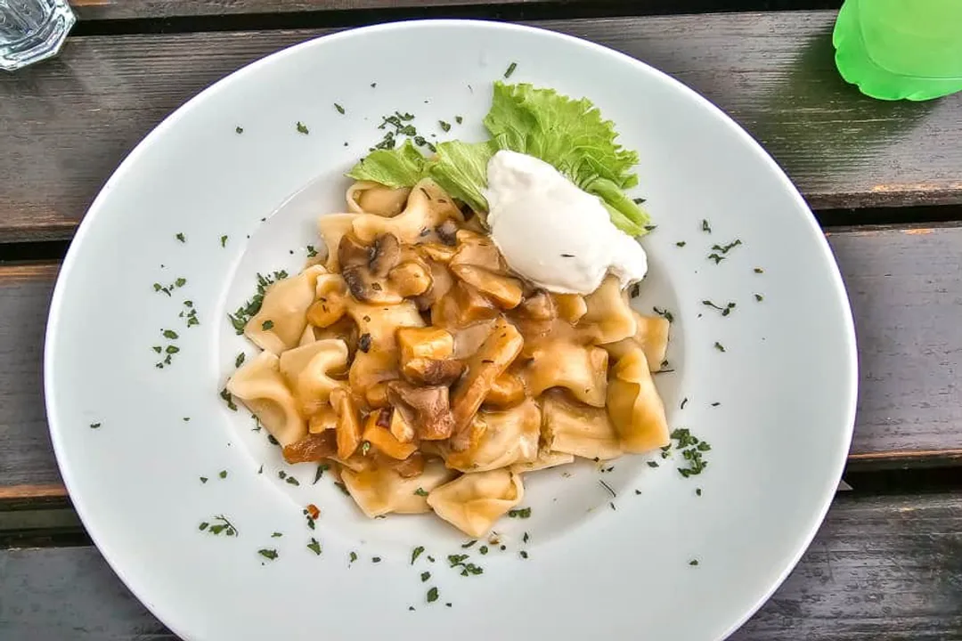 Which Slovenian region shows the strongest Italian culinary influence?