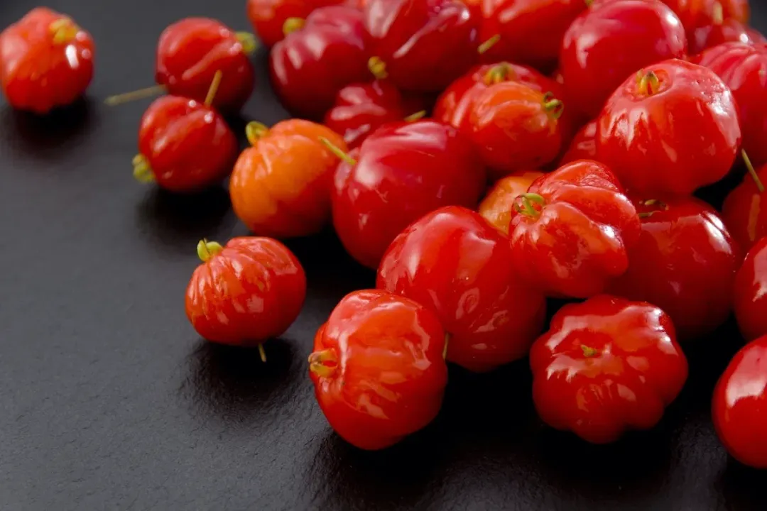 Health Benefits of Suriname cherry, Vitamins Content
