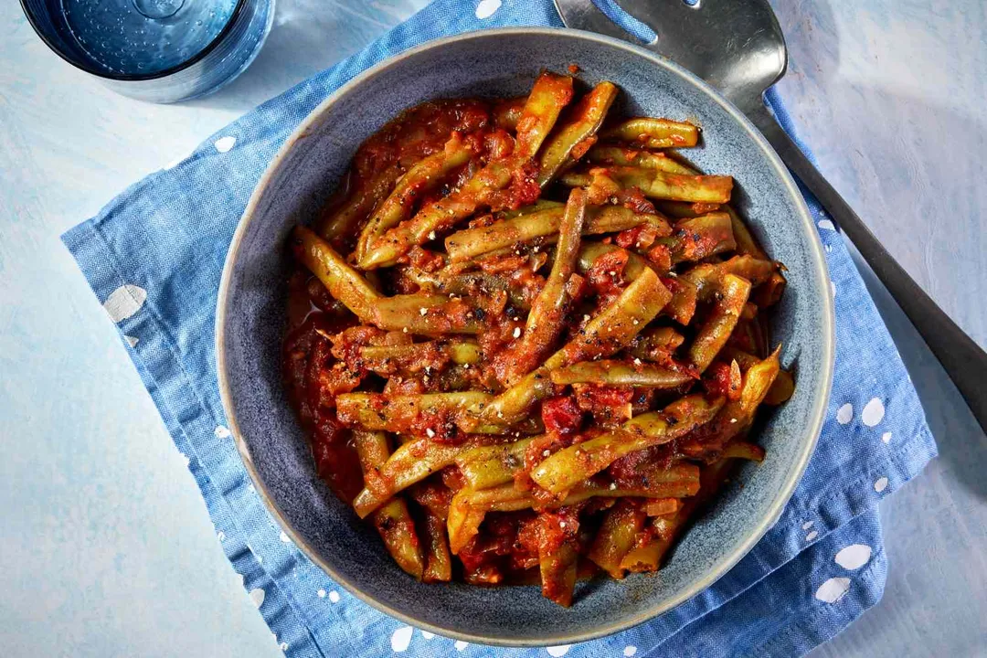 What is the correct progression of pole bean consumption stages based on maturity?