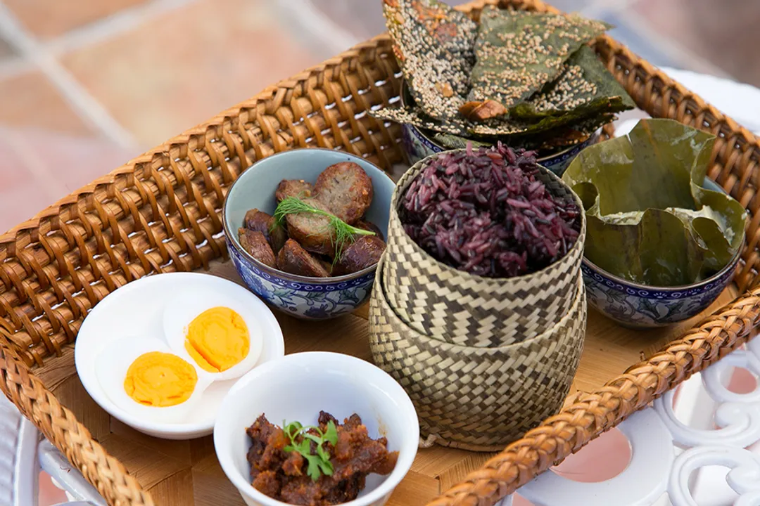 Is Burmese food similar to Chinese food?, Local Flavoring