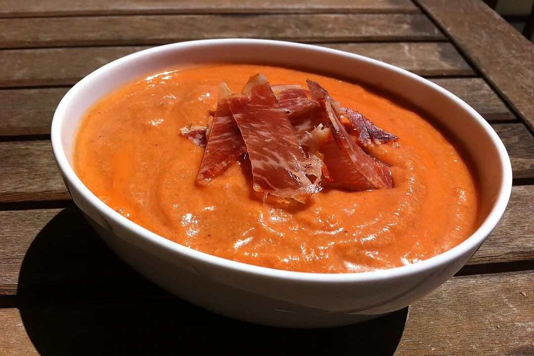 Is salmorejo served hot or cold?, Serving Temperature vs. Adaptation