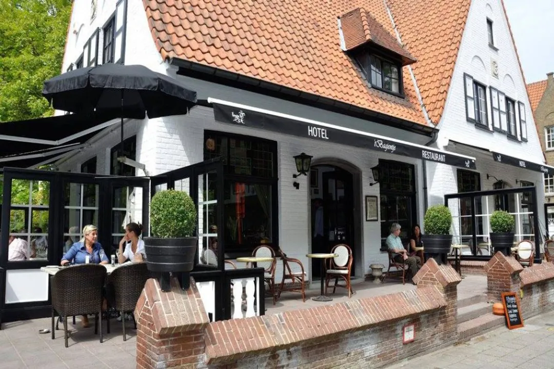 What food is Bruges famous for?, The Reign of Frites