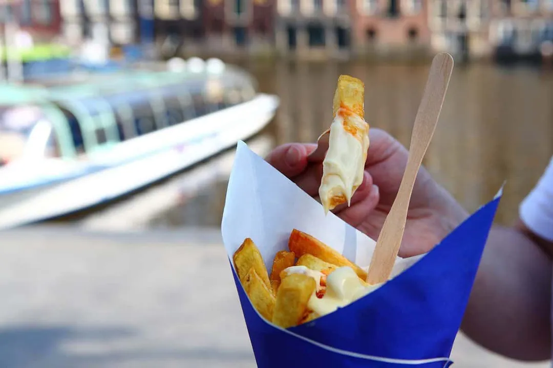 What is the Dutch signature dish?, Staple Dinner Avg